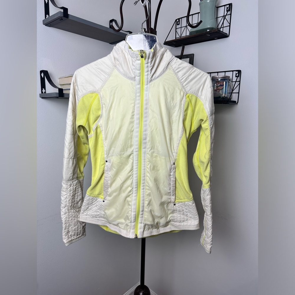 LULULEMON RUN BUNDLE UP GOOSE DOWN JACKET CLARITY YELLOW POLAR CREAM SIZE 2 - Picture 7 of 17